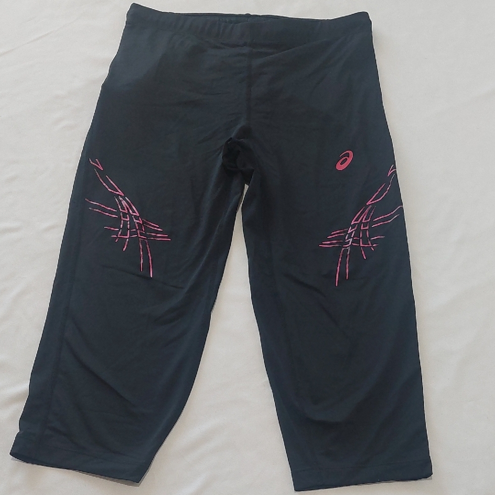 Asics Black and Pink Athletic Capris.Light Weight Great For Working Out !